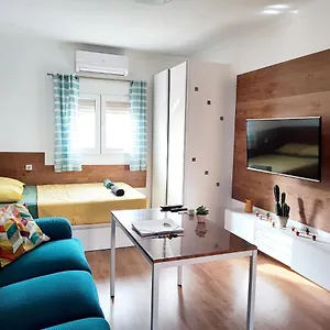 https://bright-and-quiet-studio-in-malaga.hotelsinnerja.org