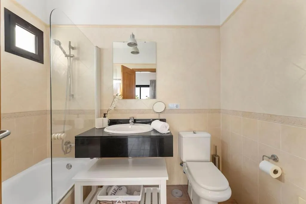 Villa Ramimedi 4 Tías 0*,